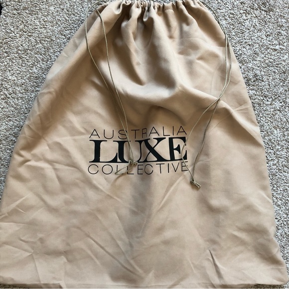 Authentic Australia LUXE collective Shearling Leather navy crossbody bucket bag - Picture 11 of 11